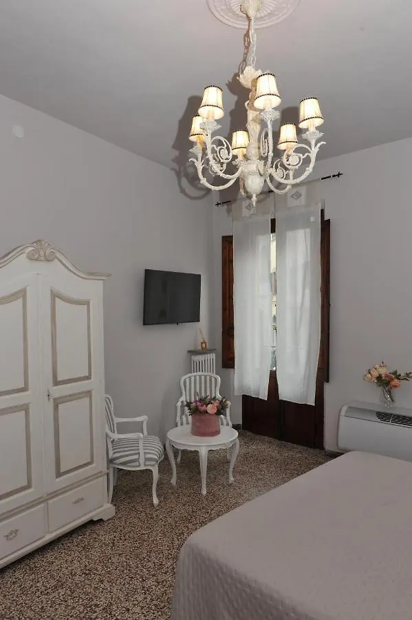Hotel Dimora Sotto la Rocca San Miniato 0*,
