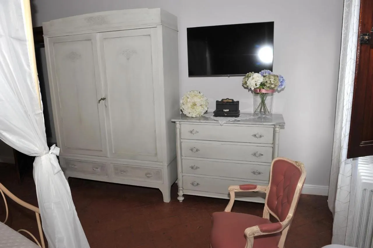 Hotel Dimora Sotto la Rocca San Miniato Italia